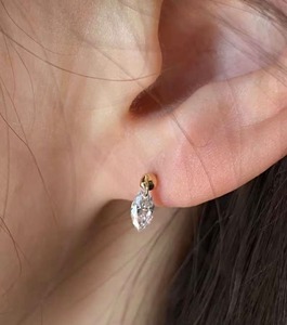 Pendientes de Oro Sólido de 14K con Diamantes Marquise Cultivados en Laboratorio, Diseño Flotante, Engaste de Puntas, Certificación IGI, Minimalistas para Boda - Product Image 4