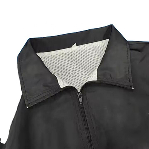 ชุดวอร์มไนลอนแบบมีฮู้ดและกางเกงขายาวสองชิ้น สไตล์ลำลองทันสมัย รับผลิตตามสั่ง ขายส่งจำนวนมากจากโรงงาน - Product Image 2