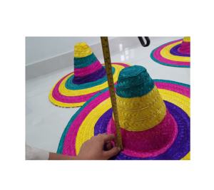 หมวกฟางปีกกว้างแบบดั้งเดิมพร้อมดีไซน์หลากสีสำหรับเทศกาลและงานเลี้ยงงานแต่งงานหมวกฟางแบบดั้งเดิม - Product Image 4