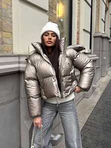 Gilet matelassé beige sans manches pour femme, fermeture éclair, col à capuche, couleur unie, veste d'automne en peau de mouton, denim et rembourrage en polyester - Product Image 2