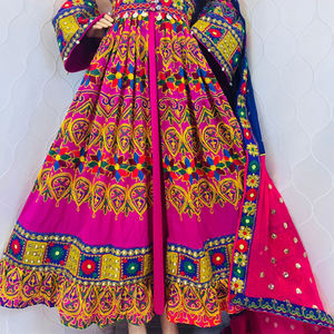 ชุดสตรีสไตล์อัฟกานิแบบชนเผ่า ผ้าฝ้าย 100% คุณภาพสูง เป็นมิตรกับสิ่งแวดล้อม ขายดีที่สุด ดีไซน์ปักลายลูกไม้ยาวคลุมเท้า - Product Image 5