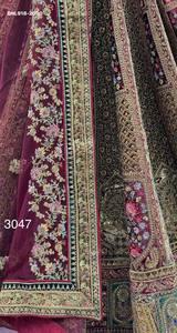 Conjunto de Lehenga de terciopelo para boda con apliques de Dori, motivos tradicionales, lentejuelas, hilo y flores coloridas - Proveedor indio - Product Image 5