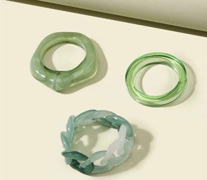 Ensemble de bracelets en résine personnalisés, design élégant - Product Image 4