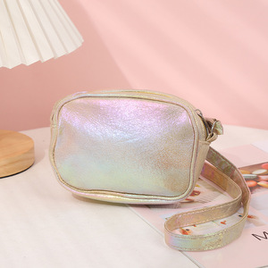 Nueva Bolsa Cruzada para Niños: Mini Bolsa de Hombro Holográfica Arcoíris, Cuero PU con Color Degradado, Casual y Moderna - Product Image 5