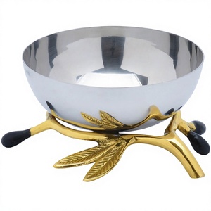 Bol de service rond en métal fantaisie avec motif olive et support doré 2026 - Product Image 1