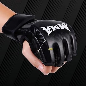 Guantes de MMA Fair Tax con diseño de dedos abiertos que ofrecen mejor agarre y flexibilidad para el grappling, adecuados para hombres y mujeres. - Product Image 3
