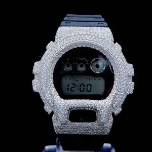 Reloj de Alta Calidad con Diamante Cultivado en Laboratorio DEF, Caja Cuadrada de Aleación de 40 mm, Esfera de Cristal, Estilo Hip Hop Ejecutivo de 20 mm, Movimiento de Cuarzo Incoloro - Product Image 1