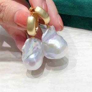 Nouvelles boucles d'oreilles baroques en perles d'eau douce populaires en Europe et en Amérique, bijoux de forme tendance - Product Image 5