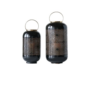 Lanterne en fer noir avec motif à pois dorés en relief, décoration portable pour la maison, porte-bougie, éclairage d'ambiance - Product Image 1