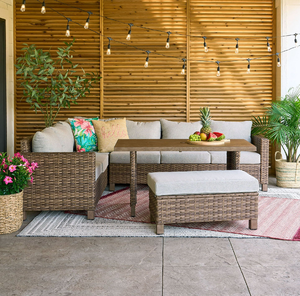 Ensemble de salon de jardin en rotin tressé quatre pièces avec coussins gris confortables et table en verre, disponible à prix de gros - Product Image 6
