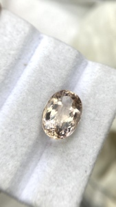 Piedra de Morganita Natural Certificada, Corte Ovalado, con Excelente Color y Brillo, Beryl Natural de 5.72 Quilates, Limpia con Lupa - Product Image 4