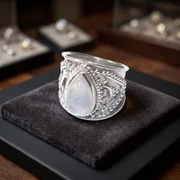Bague Cocktail en Argent Sterling 925 avec Pierre de Lune Arc-en-ciel Naturelle Sertie en Bezel, Style Bohème, Bijou Tendance Unisexe pour Usage Quotidien