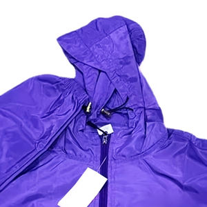 Ensemble de survêtements sportifs personnalisés pour l'entraînement et le jogging – Survêtement décontracté de haute qualité en nylon 100 % léger, teint uni - Product Image 4