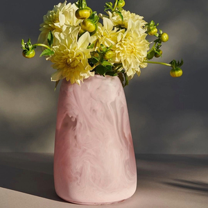 Vase de table en résine fait main, rose mat, motif marbré, rond, pour présentation florale, style Art Déco - Product Image 1