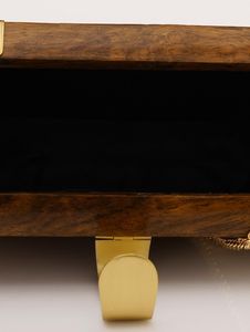 Bolso de mano rectangular hecho a mano para niñas, accesorios de fiesta con cierre magnético y cadena lateral, de Universal Overseas - Product Image 6