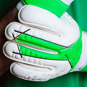 Gants de gardien de but de football blancs et verts, fermeture à crochets et boucles, respirants, antidérapants, unisexes - Product Image 3