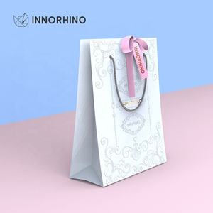 ถุงของขวัญกระดาษคราฟท์แบบกำหนดเองพร้อมโลโก้ | ถุงบรรจุภัณฑ์บูติกพิมพ์ลายพร้อมที่จับริบบิ้นสำหรับงานแต่งงาน - Product Image 4