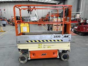 รถยกแบบกรรไกรไฟฟ้า JLG 1930ES ขนาด 19 ฟุต ใช้พลังงานแบตเตอรี่ เหมาะสำหรับงานยกของในคลังสินค้า โรงงาน และงานบำรุงรักษา - Product Image 4