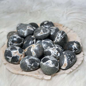 คริสตัลบำบัดอัญมณีขนาด20-30มม. ทำจากหินธรรมชาติขนาด3-30มม. แบบอินโดนีเซีย - Product Image 1