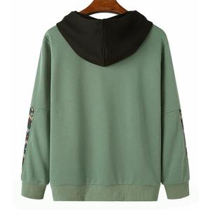 Sweat-shirt à capuche unisexe surdimensionné vert uni en coton tricoté, pull décontracté avec poche et manches à motifs, personnalisable - Product Image 3