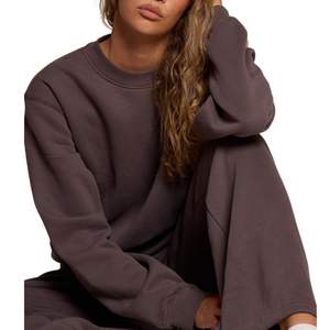 ชุดวอร์มไหมพรมโอเวอร์ไซส์สองชิ้นสำหรับผู้หญิง เสื้อสเวตเชิ้ตและกางเกงจ็อกเกอร์ลำลอง สไตล์สตรีทแวร์สำหรับฤดูใบไม้ผลิและฤดูหนาว รับทำโลโก้ตามสั่ง ขายส่งแบบ OEM - Product Image 2