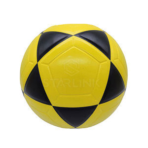 Ballon de football en matériau durable, design personnalisé imprimé, léger, prix raisonnable, pour l'entraînement, fabriqué au Pakistan - Product Image 1