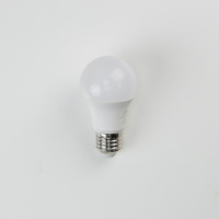 Ampoule LED A19 9W 3000lm 3500K E27 non dimmable AC 220V PVC certifiée Energy Star CRI 80 résidentielle 2 ans de garantie du fabricant vietnamien
