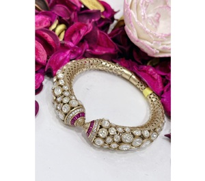 Pulsera de Zirconia Chapada en Oro de Primera Calidad, Elegante y Moderna para Mujer, Colección para Bodas y Fiestas - Product Image 1