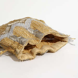 Pochette Potli de Luxe Broderie Bohème Géométrique avec Perles et Chaînes à Pompons Style Ethnique Indien pour Mariées et Événements - Product Image 2