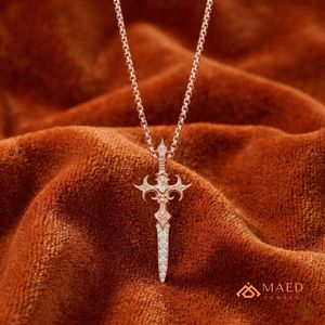 จี้รูปดาบกางเขนฮิปฮอปชุบทองคำสีกุหลาบบนเงินแท้ ประดับเพชรแบบ Iced Out เครื่องประดับคริสเตียนสำหรับทุกเพศ เหมาะเป็นของขวัญวันครบรอบ - Product Image 4