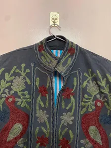 Veste en velours faite à la main, brodée Suzani, pour femme, motif paon, floral, bohème, ethnique, vintage, mode automne - Product Image 2