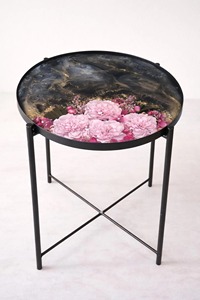 Mesa de Centro Moderna de Resina con Diseño Floral Rosa y Estructura Metálica, Mueble Decorativo Contemporáneo para Sala de Estar - Product Image 2
