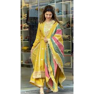 Conjunto de Top de Chifón y Pantalones Plazzo con Dupatta Amarillo de Aarohi Designer, Hermoso Look para Fiesta, Material de Faux Georgette, Talla L - Product Image 4