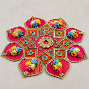 Tapis Rangoli floral rose fait main avec des fleurs artificielles et des motifs miroir dorés, décoration pour Diwali, mariage, Puja - Product Image 4