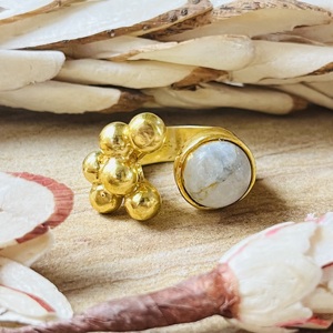 Bagues en pierre de lune au design unique, bague bohème en laiton pour femmes, plaqué or 18 carats, grappes de bulles, design ethnique pour la vente en gros/OEM/ODM - Product Image 1