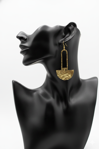 Boucles d'oreilles en laiton martelé antique – Boucles d'oreilles goutte d'eau multi-niveaux, bijoux texturés or mat, style bohème vintage - Product Image 3