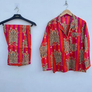 Conjunto de Pijama de 3 Piezas con Estampado de Tigre para Mujer, Manga Corta, Cuello Camisero, Pantalón Largo, Tejido 100% Algodón, Ropa de Dormir Suave y Moderna para Primavera - Product Image 3