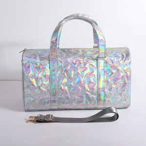 Bolsa Deportiva Morada Holográfica con Estrellas en Relieve y Logotipo de Animadoras, Diseño Personalizado para Equipos de Baile Infantiles, Venta al Por Mayor - Product Image 1