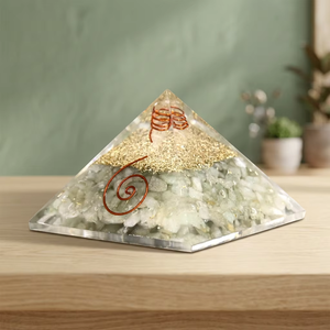Pirámide de Cristal Orgonita, Obra de Arte Coleccionable, Piedra Semipreciosa Pulida, Forma Triangular, Decoración de Aventurina Verde - Product Image 5