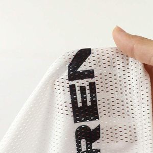 Maillot de football personnalisé en mesh par sublimation pour homme, col en V, motif color block, streetwear, respirant, style vintage - Product Image 3