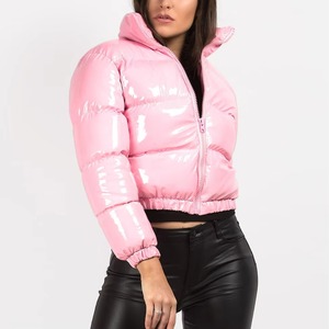 Chaqueta de Invierno Acolchada para Mujer 2025 OEM, con Cierre de Cremallera y Botones, Transpirable, Impermeable, Resistente al Viento, con Capucha, Estampado Personalizado - Product Image 3