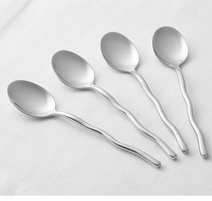 Cuillère à thé élégante en acier inoxydable finition argentée, durable, petite cuillère idéale pour l'heure du thé et l'utilisation en cuisine - Product Image 1