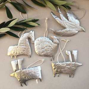 Ornements muraux en métal faits à la main en forme d'animaux, style traditionnel, décoration intérieure de Noël, sculpture irrégulière argentée et dorée - Product Image 2