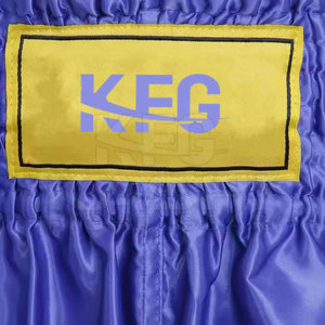 Shorts de Muay Thai de qualité professionnelle avec logo frontal, légers, respirants, en tissu doux, design confortable, ajustement flexible, pour un usage quotidien - Product Image 6