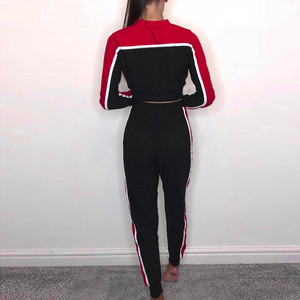 Ensemble de survêtement 2-en-1 en polaire antistatique pour femme, avec blocs de couleur, comprenant un haut court à manches longues et col rond et un pantalon de jogging à cordon de serrage sur le côté - Product Image 2