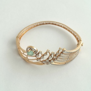 Brazalete Abierto de Oro Rosa de 18 Quilates con Diamantes y Esmeralda Verde en Forma de Lágrima para Mujer, Joyería Geométrica de Lujo para Bodas y Fiestas - Product Image 4