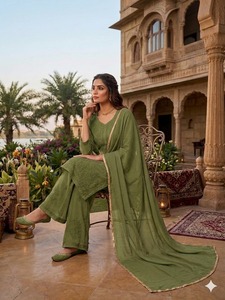 Conjunto de Salwar Kameez de Lujo en Verde Botella Tradicional, Tela Faux Georgette, Bordado Chikankari Lucknowi, Secado Rápido, Corte Recto, para Fiesta - Product Image 2