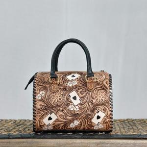 Bolsa de Viaje Grande de Cuero Genuino Hecha a Mano de Lujo, Color Bronceado, Diseño de Cartas de Póker, Impermeable, Ligera, con Cierre de Cremallera - Product Image 2