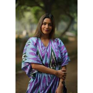 Vestidos de Mujer The Quince Life Ikat Bonbon Kaftan con Estampado Ikat Único, Elegantes y Femeninos - Product Image 2