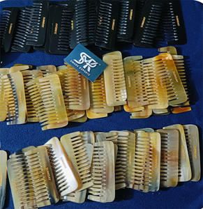 Peigne à cheveux en corne de buffle et en corne de vache par SmarkExports Durable Fabriqué à la main et parfait pour un toilettage sans enchevêtrement - Product Image 6